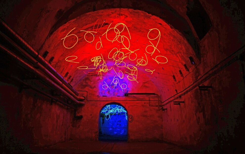 Light art in the colours red and blue at the Feldkirch Festival of Lights © frau-katze-pixaby