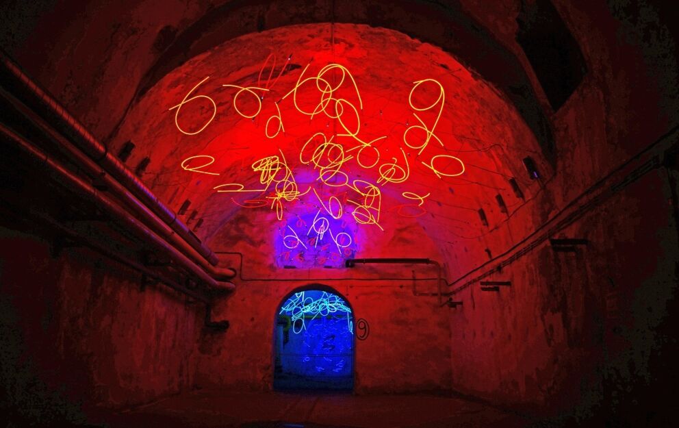 Light art in the colours red and blue at the Feldkirch Festival of Lights © frau-katze-pixaby